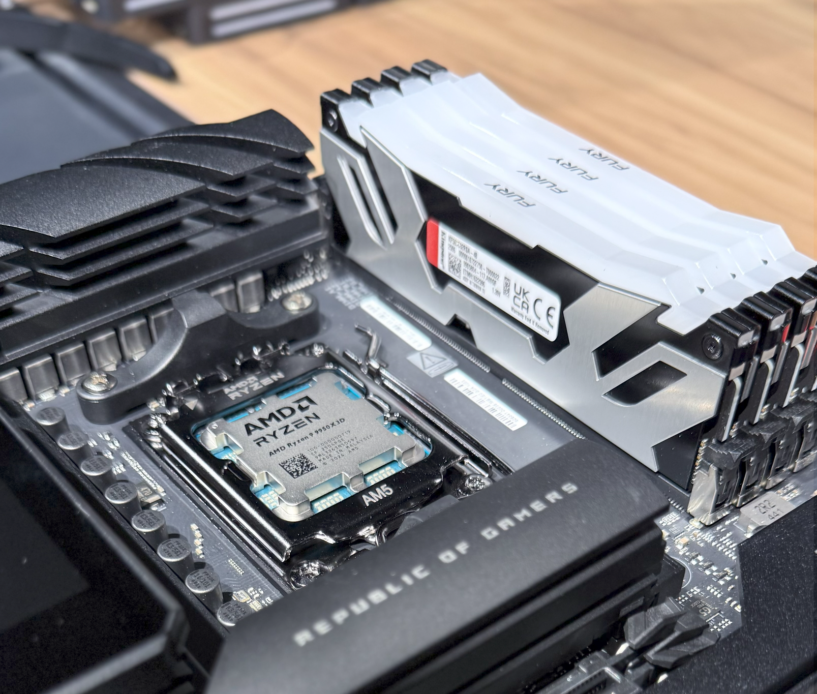 Ryzen 9 9950x3D com 192GB DDR5 6000Mhz