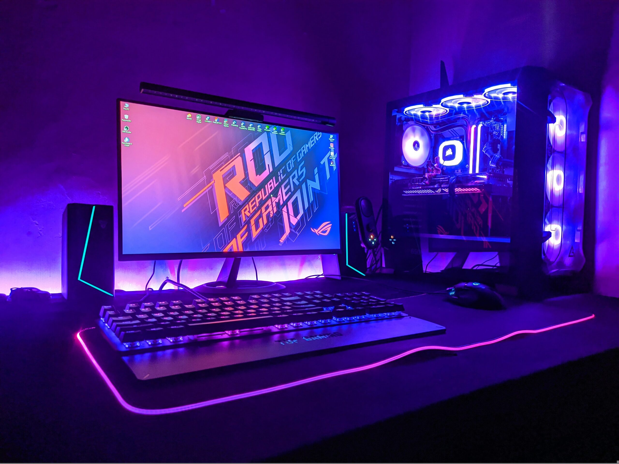 Pessoa montando PC gamer personalizado